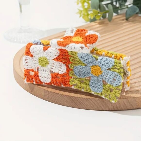 Crochet Floral Hair Claw Clip - Picture 3 of 3